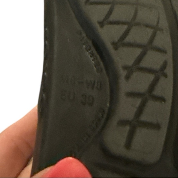 EUC - Oofos Ooahh Slide Sandal - Black Size - US7 - Picture 5 of 5